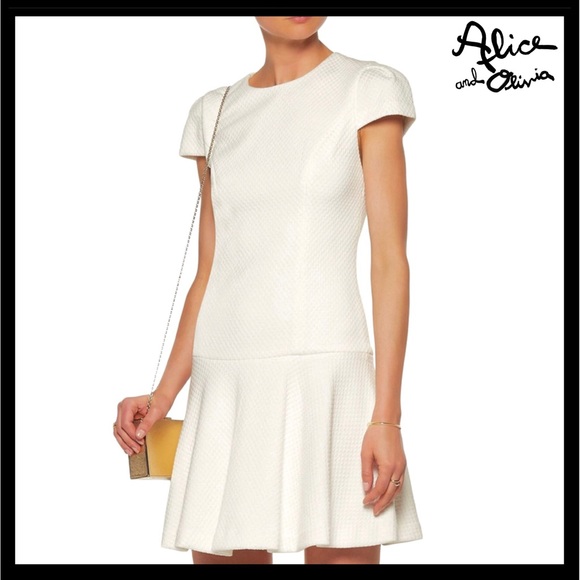 Alice + Olivia Dresses & Skirts - ALICE + OLIVIA SHORT SLEEVE MINI DRESS